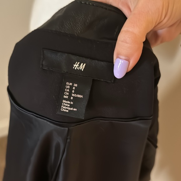 H&M Faux Leather Trim Fitted Blazer | Size 8 - Picture 7 of 7